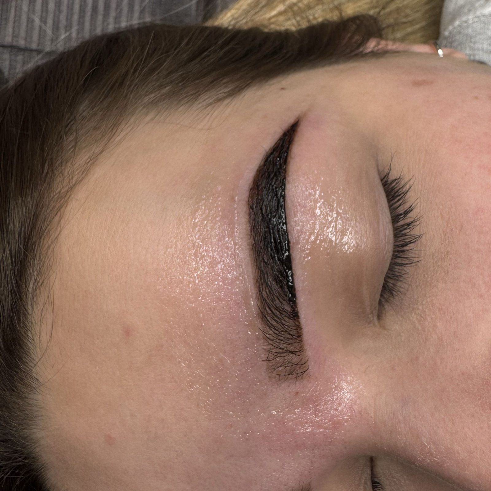Coloración de cejas con henna / tinte